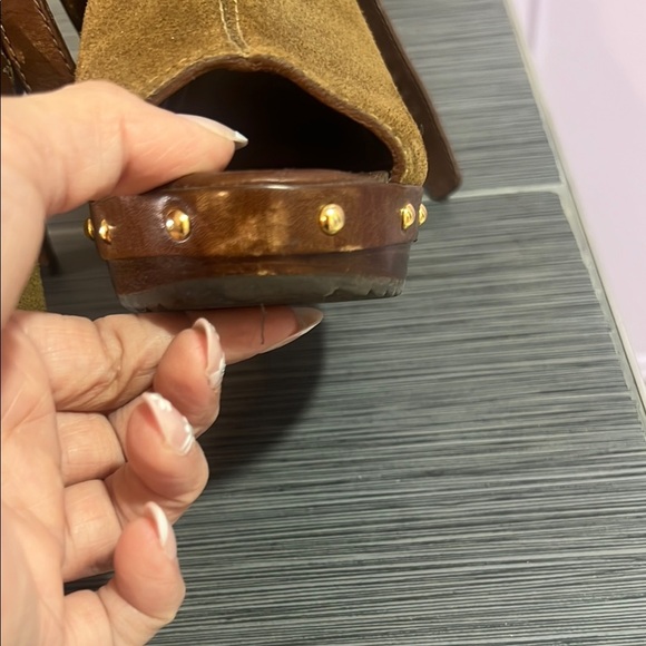 Tory Burch Brown Mules with Wooden Platform and Gold Studs Size 9.0 - Picture 6 of 7
